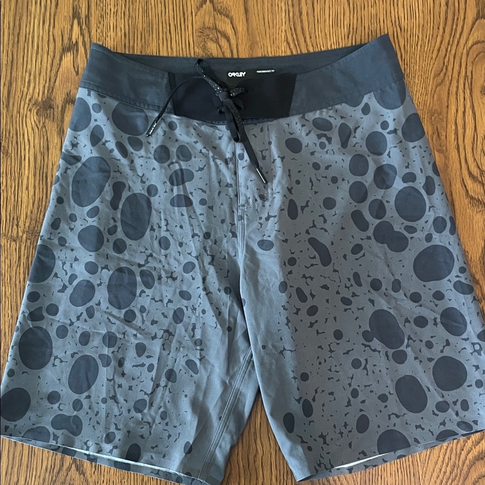 Oakley Men's Black and Gray Patterned Board Shorts
